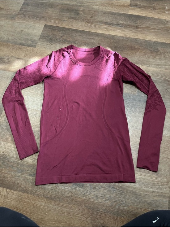lululemon athletica Tops - Lululemon Swiftly Tech Long Sleeve | Size 8 | Red Floral | Thumbholes
